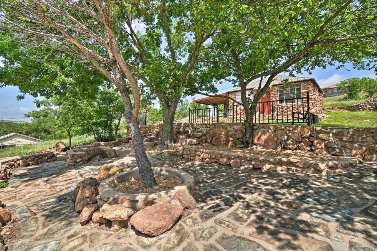 Enchanting Hilltop Cottage In Medicine Park! Kültér fotó